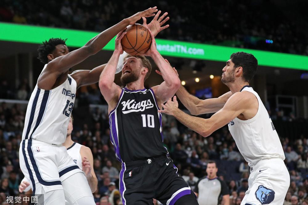 他在场上不 他在场上不